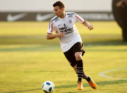 LEMBRA DELE? Campeão da Libertadores elogia Diniz e vê potencial no Corinthians em competições decisivas