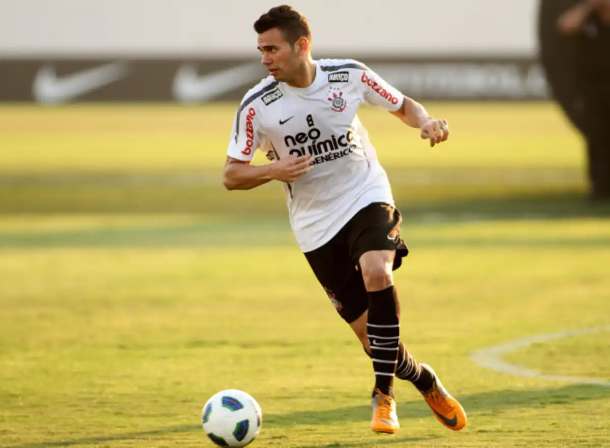 LEMBRA DELE? Campeão da Libertadores elogia Diniz e vê potencial no Corinthians em competições decisivas