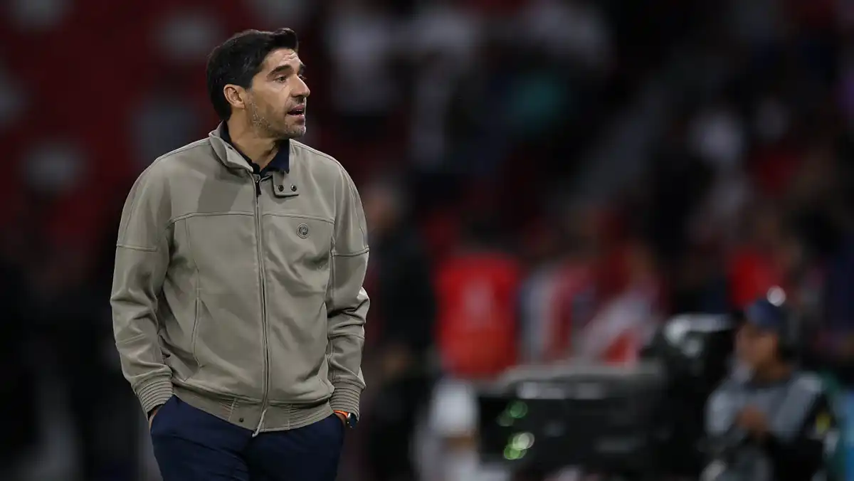 Abel fora da semi! Técnico leva vermelho em Quito e desfalca Palmeiras contra o Fluminense