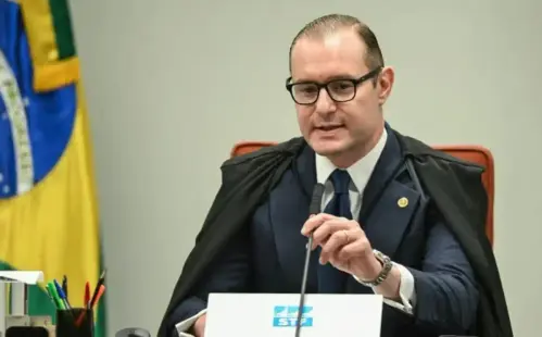 Zanin enquadra Mendonça, peita manobra e exige dados do celular de Vorcaro em seu gabinete hoje