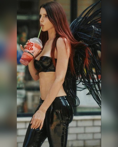01 julia fox fit.jpg