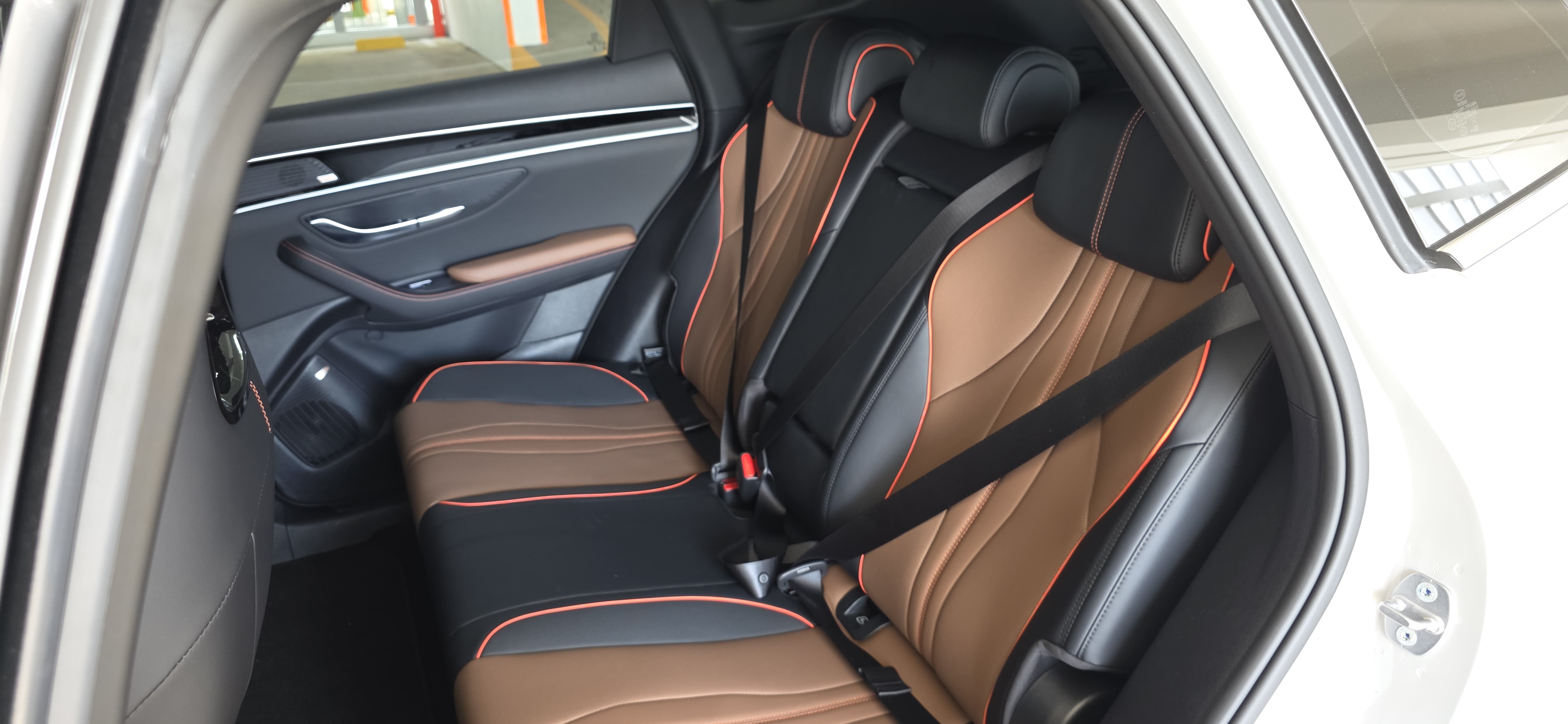 BYD Sealion 6 DM-i rear seats detail