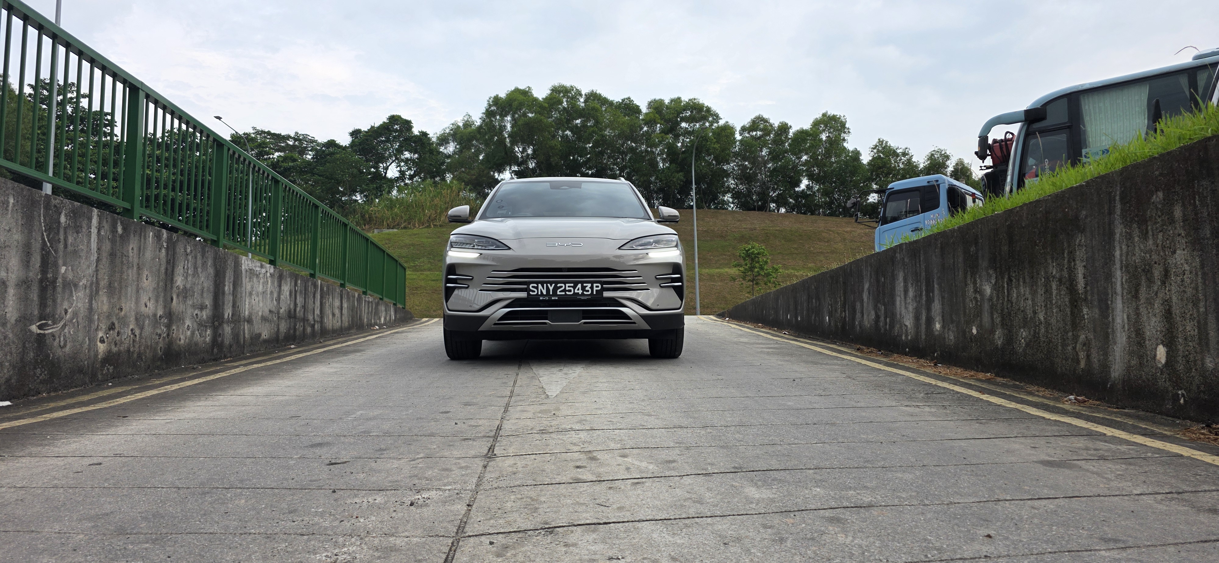 BYD Sealion 6 DM-i front view