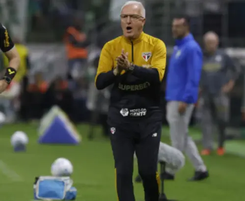 Dorival Júnior defende São Paulo em meio à crise financeira e foca no duelo contra o Boca Juniors