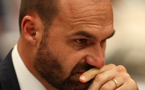 PF revela que Eduardo Bolsonaro orientou destino dos recursos do Dark Horse nos EUA
