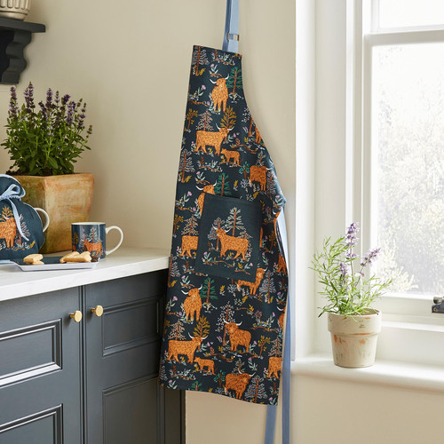 Ulster Weavers Connie the Cow Apron Cotton Navy sn2.jpg