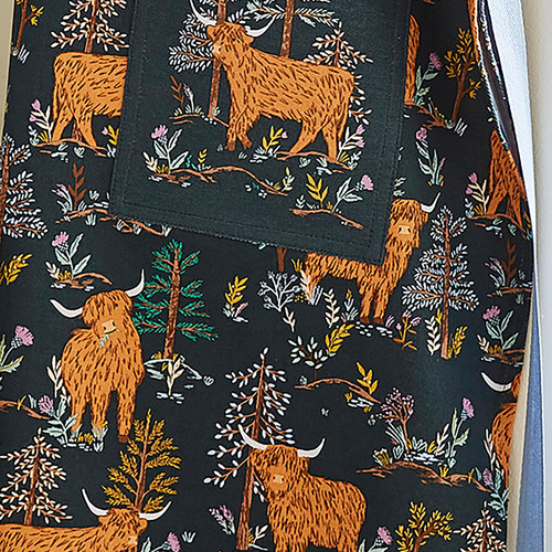 Ulster Weavers Connie the Cow Apron Cotton Navy sn3.jpg