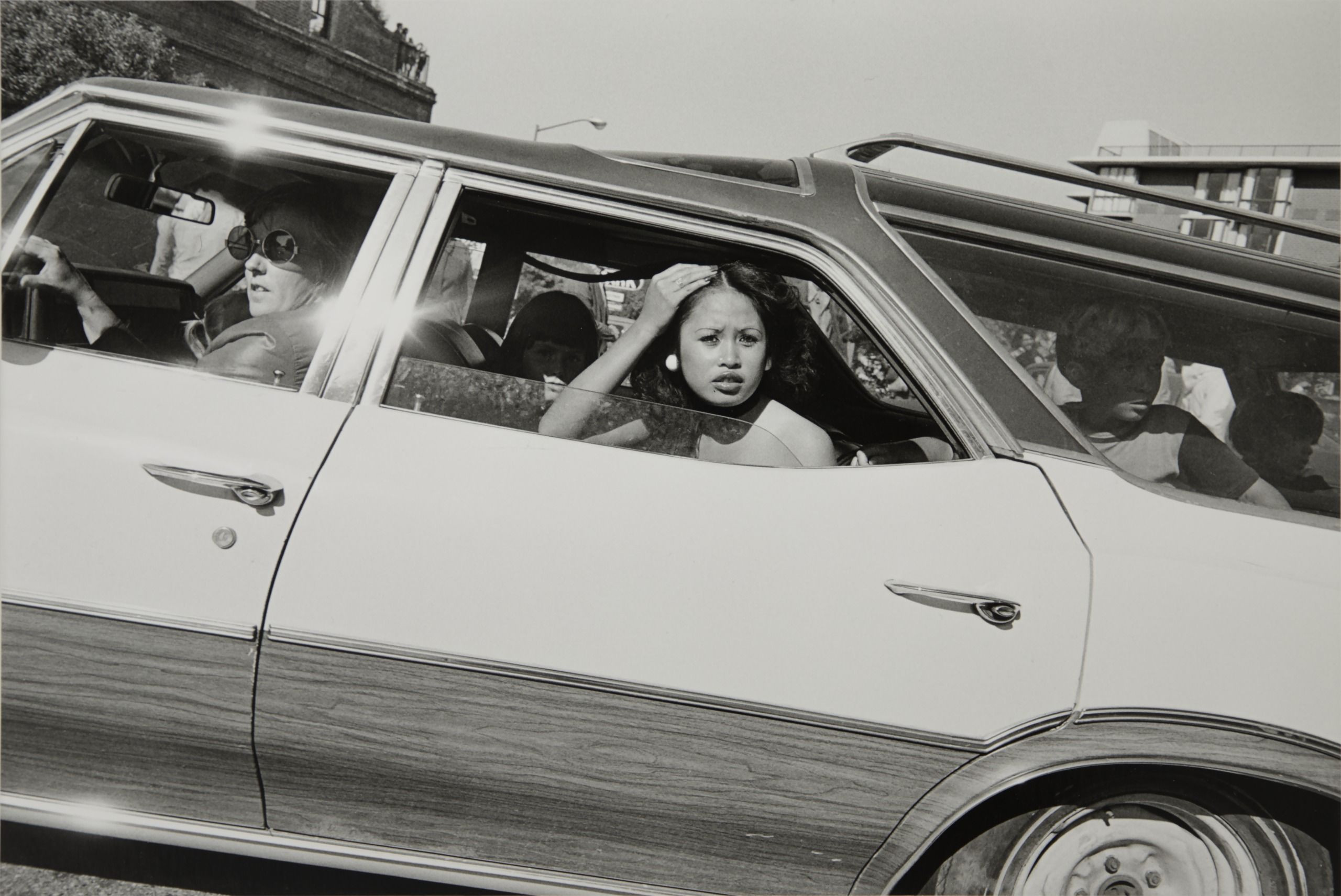 Henry Wessel: Nghệ thuật chụp ảnh đường phố từ xe hơi bằng máy ảnh mirrorless