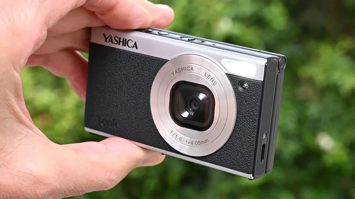 Yashica Tank product image - Hình ảnh minh họa vòng đời sản phẩm camera và thiết bị nhiếp ảnh