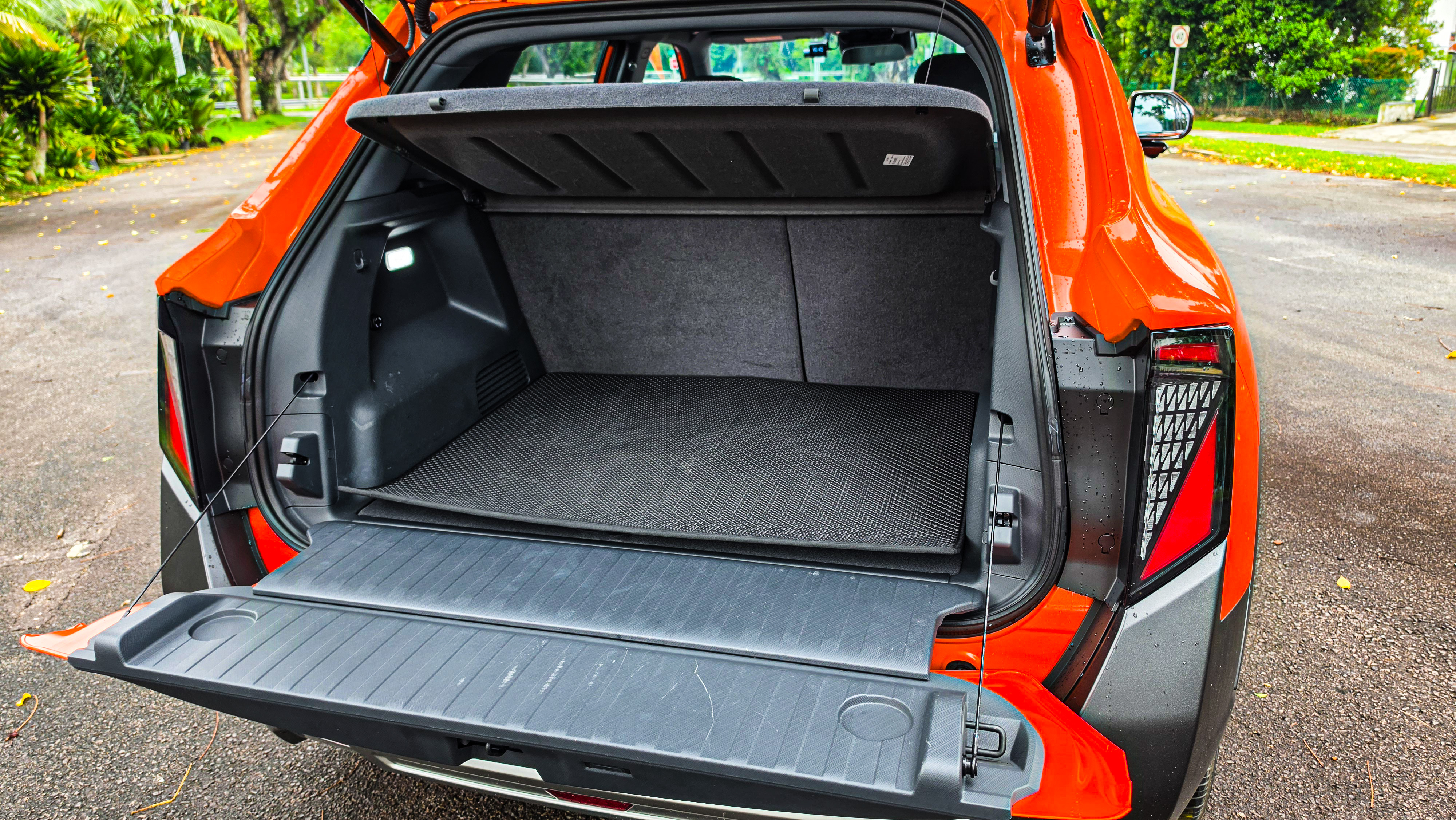 Dongfeng Vigo_Split tailgate