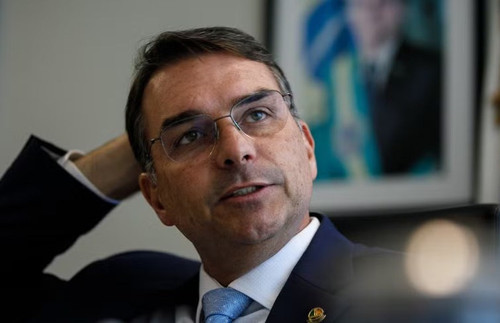 "Impacto zero" é a nova farsa: Flávio Bolsonaro desdenha da quebra de sigilo, ataca Moraes