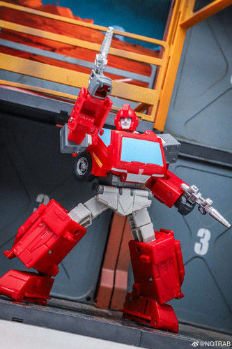 Transformers Age Of The Primes Generations Selects Autobot 3 pack Mirage Ironhide Bluestreak In Hand