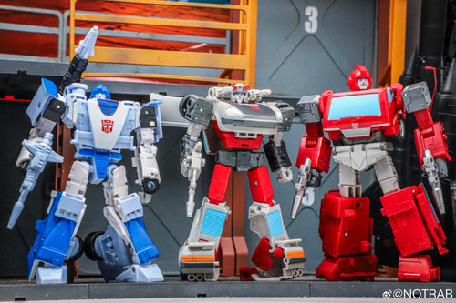 Transformers Age Of The Primes Generations Selects Autobot 3 pack Mirage Ironhide Bluestreak In Hand