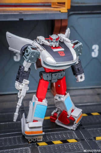 Transformers Age Of The Primes Generations Selects Autobot 3 pack Mirage Ironhide Bluestreak In Hand