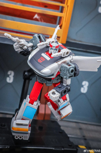 Transformers Age Of The Primes Generations Selects Autobot 3 pack Mirage Ironhide Bluestreak In Hand