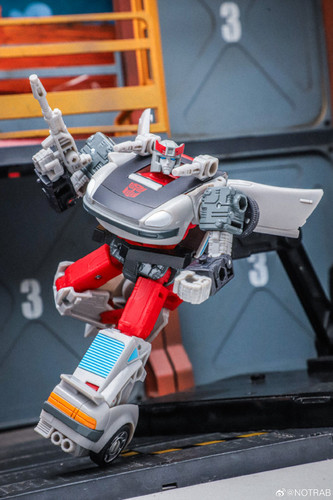 Transformers Age Of The Primes Generations Selects Autobot 3 pack Mirage Ironhide Bluestreak In Hand