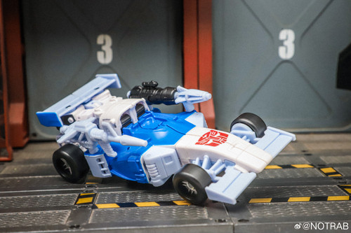 Transformers Age Of The Primes Generations Selects Autobot 3 pack Mirage Ironhide Bluestreak In Hand