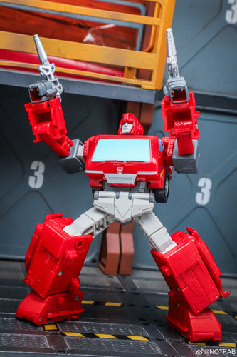 Transformers Age Of The Primes Generations Selects Autobot 3 pack Mirage Ironhide Bluestreak In Hand
