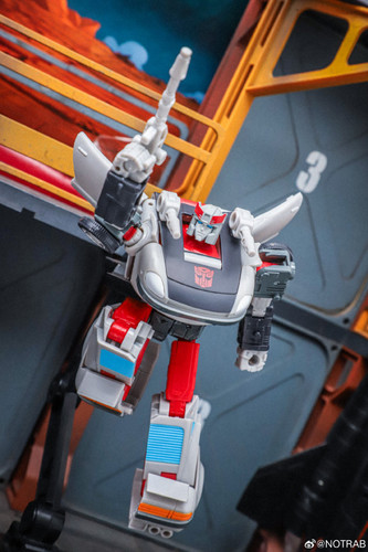 Transformers Age Of The Primes Generations Selects Autobot 3 pack Mirage Ironhide Bluestreak In Hand