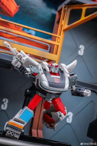 Transformers Age Of The Primes Generations Selects Autobot 3 pack Mirage Ironhide Bluestreak In Hand