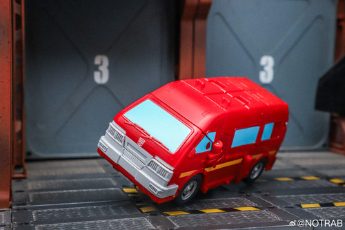 Transformers Age Of The Primes Generations Selects Autobot 3 pack Mirage Ironhide Bluestreak In Hand