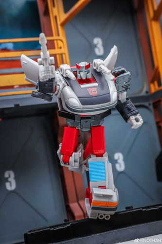 Transformers Age Of The Primes Generations Selects Autobot 3 pack Mirage Ironhide Bluestreak In Hand
