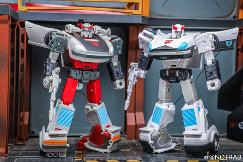 Transformers Age Of The Primes Generations Selects Autobot 3 pack Mirage Ironhide Bluestreak In Hand