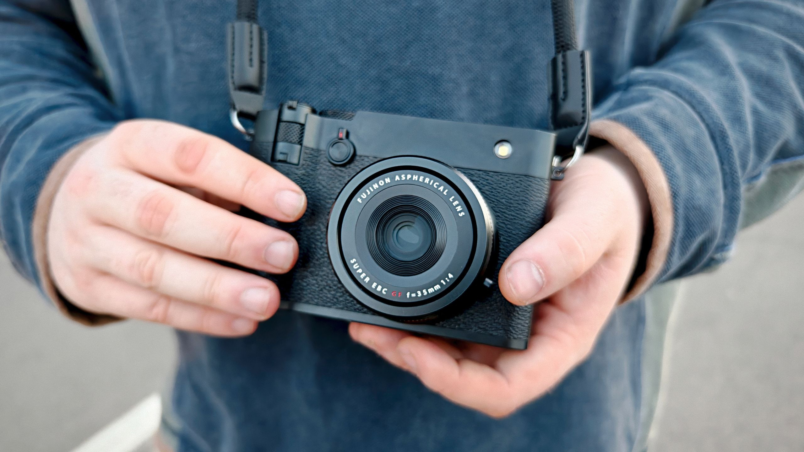 Fujifilm GFX100RF: Medium Format Nhỏ Gọn Cho Mọi Hành Trình