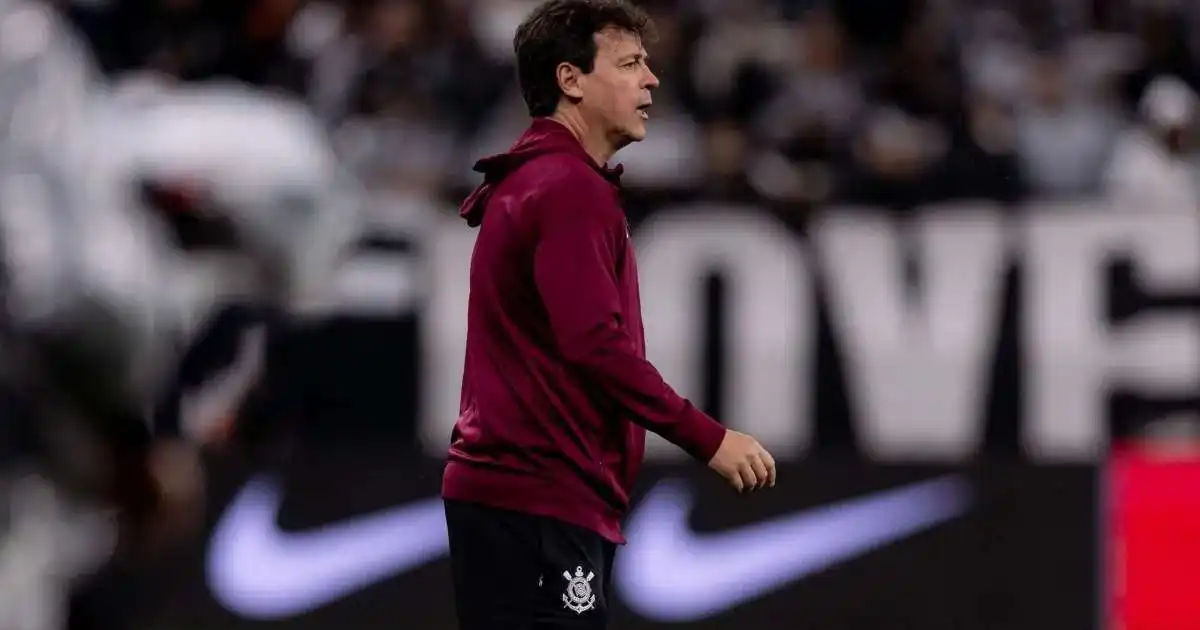 Diniz vive pressão crescente após derrota e precisa fazer milagre para elevar desempenho do Corinthians