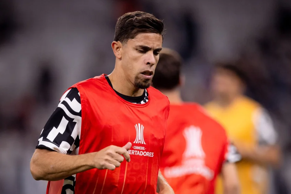 Gabriel Paulista sofre estiramento e vira baixa no Dérbi contra o Palmeiras