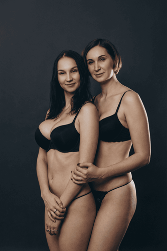 Ksenia Timochkina with her mother.png