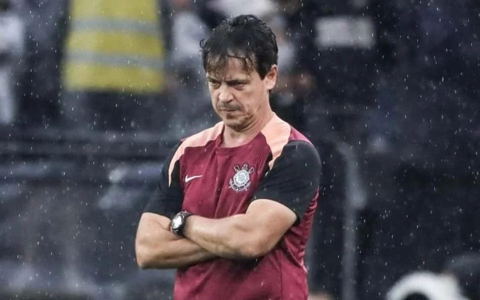 Elenco fechado: Capitães do Corinthians se unem em apoio a Diniz após derrota
