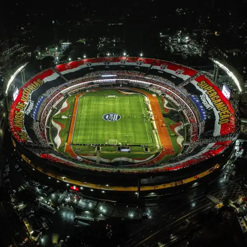 União: Ex-líder do Corinthians fabrica maior bandeirão do mundo para o São Paulo