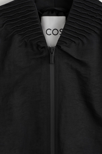 COS 1359933001 02.jpg