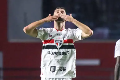 Urgente: Domingos Duarte tem suspeita de lesão grave no joelho e pode desfalcar o São Paulo
