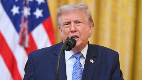 d wrap trump eastroom.1