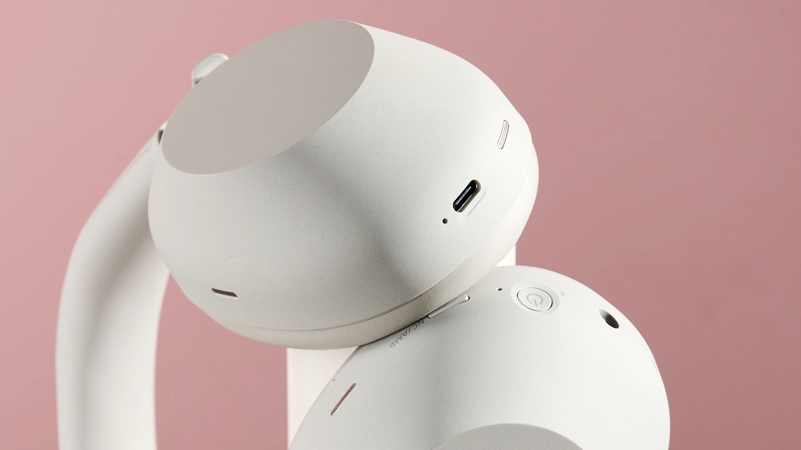 So Sánh AirPods Max 2 vs Sony WH-1000XM6: Ai Là Người Chiến Thắng? - Hình 1