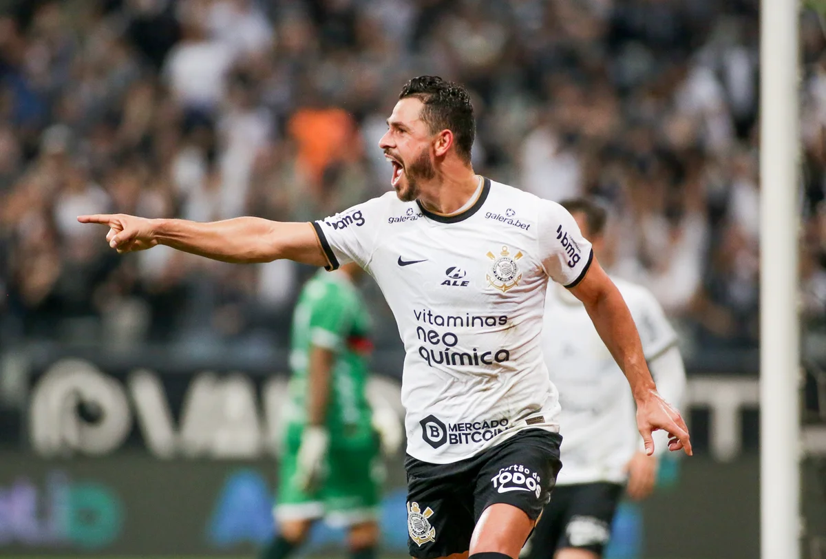 Giuliano se despede aos 36 anos, com passagem pelo Corinthians