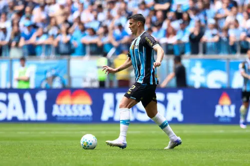 Renato resgata jogadores esquecidos e promove mudanças em reta decisiva