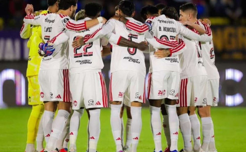 1999350693 flamengo jogadores campo.jpg