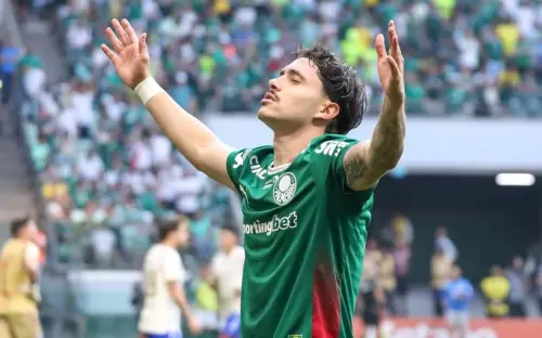 Maurício alcança temporada mais artilheira da carreira com 14 gols