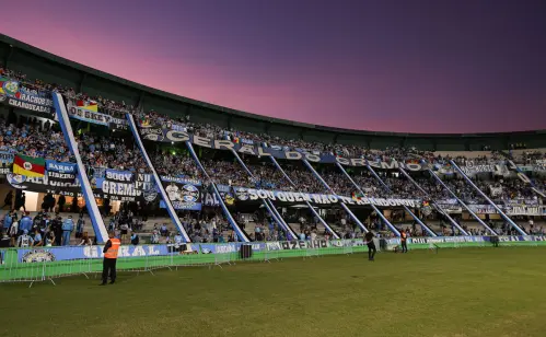 Clima de decisão: torcida mobiliza 4 mil fãs para confronto crucial em Curitiba