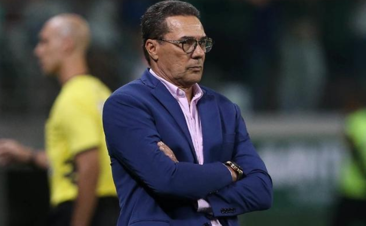 Diretoria avalia contratação de Vanderlei Luxemburgo para coordenação técnica