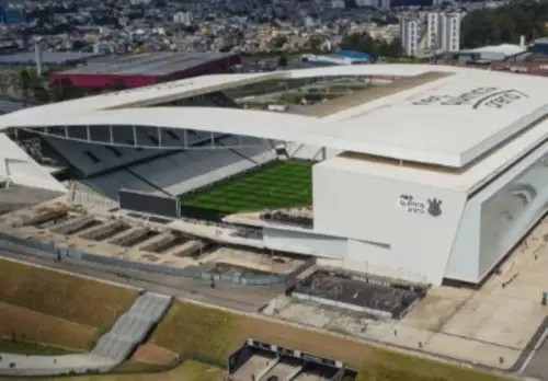 Corinthians quer mudar nome da Arena, mas multa de R$ 68 milhões vira obstáculo