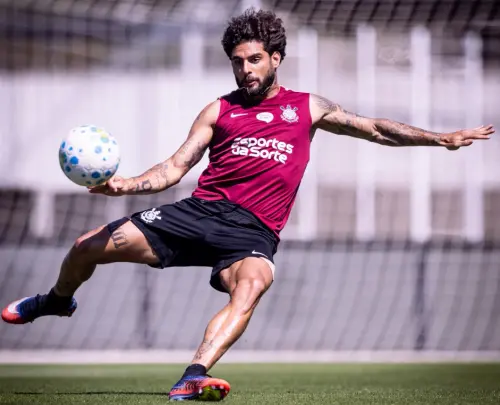 Yuri Alberto treina normalmente e reforça o time contra o Vitória