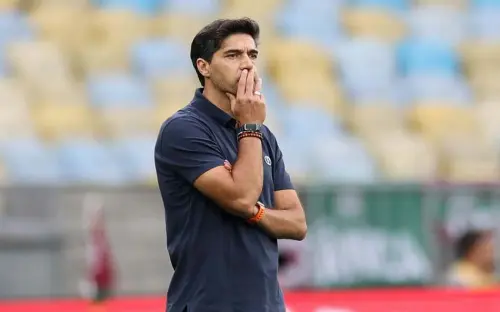 Trio de zaga funciona sem Gustavo Gómez e assegura topo da tabela