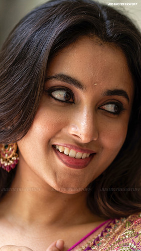 priyanka 7896734542605.jpg