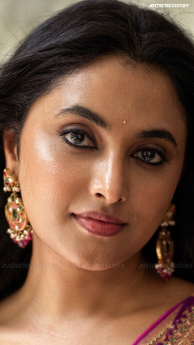 priyanka 7896734542602.jpg