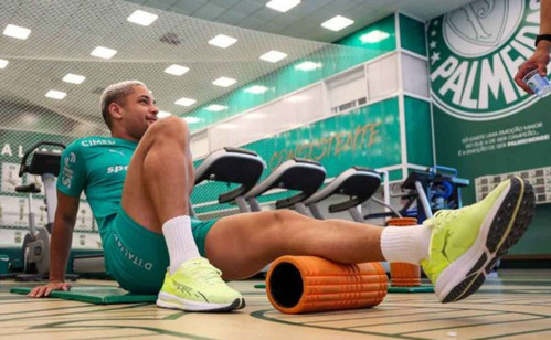 Palmeiras teme perder Vitor Roque em decisão contra o Fluminense