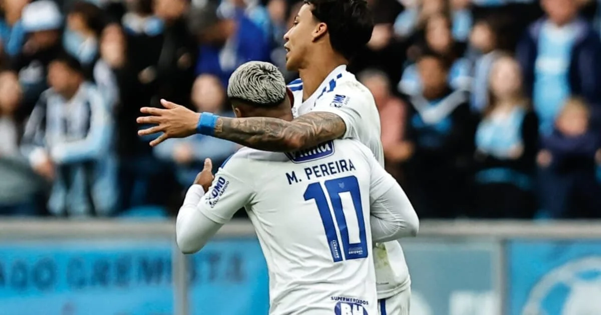 Hat-trick de Kaio Jorge garante vitória do Cruzeiro e acirra crise do Grêmio na zona de rebaixamento